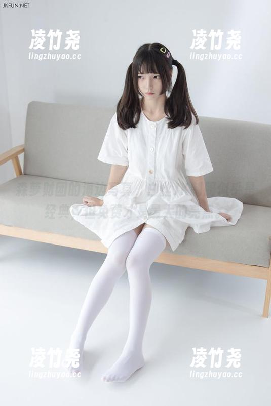 森萝财团的海边写真，白丝JK制服似乎是经典，但免费才是最大的亮点。