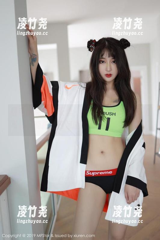 模范学院 - 夏天里，SiByl李思宁的高清写真，能把空气都晒出水珠来，太撩了。