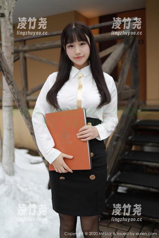 模范学院 - 优优的白色写真：是照相机出错了，还是我眼花了？