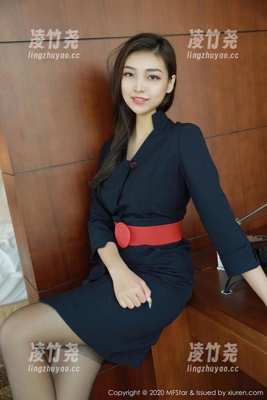 模范学院 - 蔡文钰Abby的美足写真：一画面我连鞋都不想穿了，太淦了。