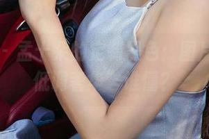 爱尤物 – 孟十朵的定制黑色：图片中的“低调奢华”谁懂？