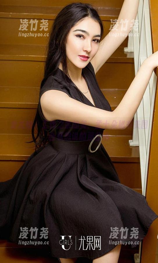 爱尤物 - 工作之余的美：孟十朵秘书美图合辑想说的那些话
