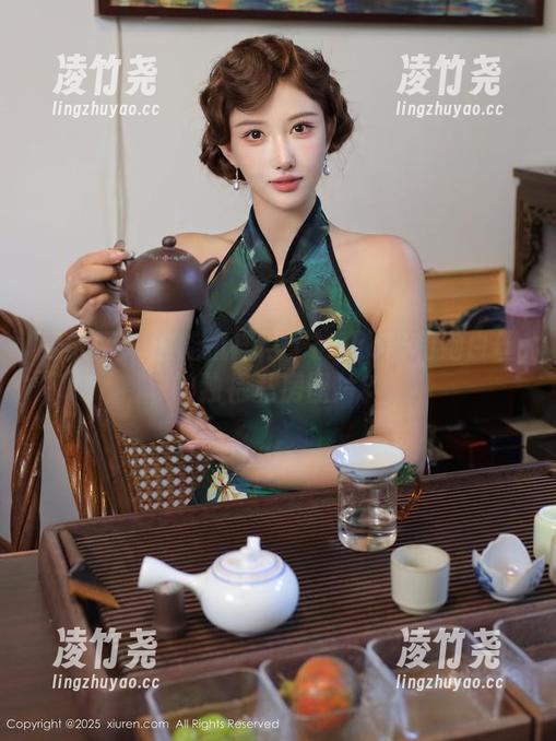 秀人网 - 谁能抵挡得了Miko酱和她白丝的独特私房图片？