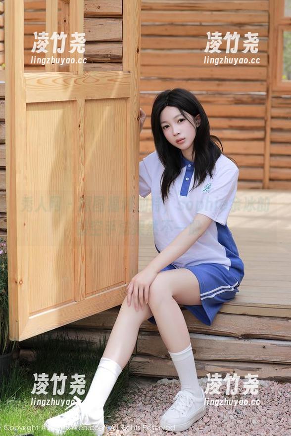 秀人网 - 原图福利加持，sophie余冰的镂空手法果然不一般。