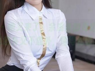 秀人网 – 她又来了，余虞酱的海边图片真是意外又不意外，懂得都懂。