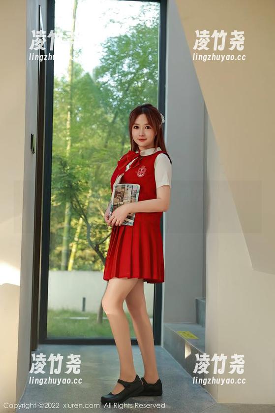 秀人网 - 原图一撇，小逗逗的校服穿搭你敢来挑战吗？