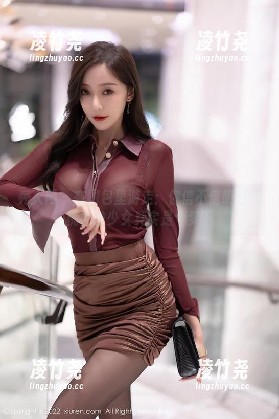 秀人网 - 在图包里游走：你信不信明日花桃桃的少女其实是个梦？