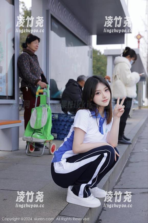 秀人网 - 一杯果果Nikki：校园写真集里的青春味道，酸甜可口