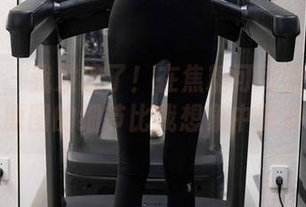 秀人网 – 我发现了！在焦糖可可的圣诞写真里，原图的细节比我想象中要多得多。