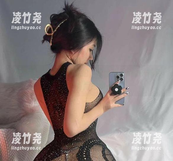 微密圈 - 一个人的私拍，纪念小小v的秘书套图真有两把刷子