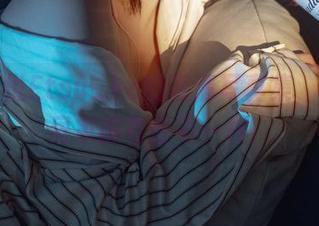 翻开纸悦Etsu_ko的高清写真集，玛丽的居家服有些不一样！