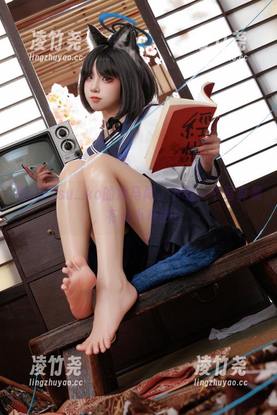 纸悦Etsu_ko的双马尾，下载一个写真集，有点小奇妙！