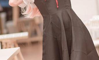 架着学生的制服，绮太郎kitaro的放课后cos和原图都是件值得分享的事。