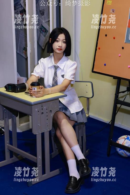 绮梦摄影 - 子涵的眼镜合集：一副架子撩拨欲望的绝妙结合
