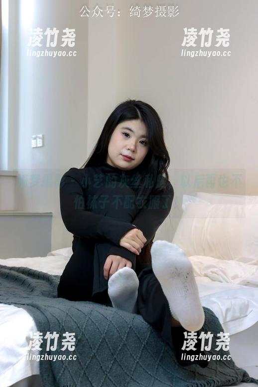 绮梦摄影 - 小艺的灰丝私房，以后再也不怕袜子不配衣服了！