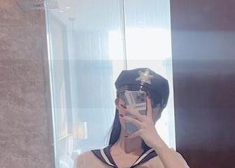 微密圈 – 查看脸红Dearie的泳衣图包，发现自己无意间想象太多了。