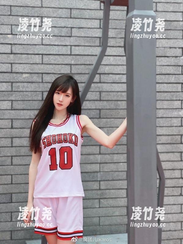 腐团儿Ikaros与尼尔机械纪元——遥远未来的高清壁纸时代，连机器人都要含泪点赞！
