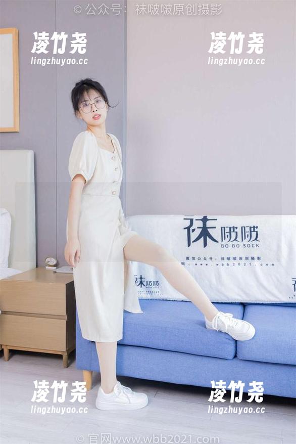袜啵啵 - 小甜豆的珠光咖丝免费图集，像是在隐秘地召唤我买更多衣服，太可怕了！