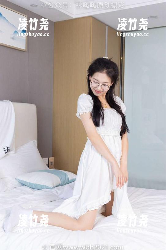 袜啵啵 - 熊熊和她的裸足画廊：下载这套图，给我也来点灵感吧！