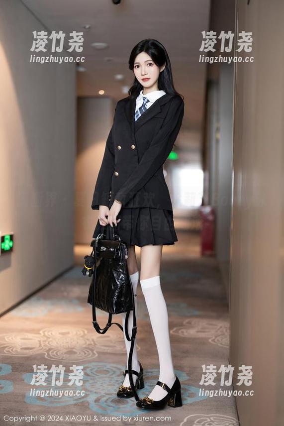 语画界 - 夏日短暂狂欢，徐莉芝Booty泳衣原图带你自由翻滚