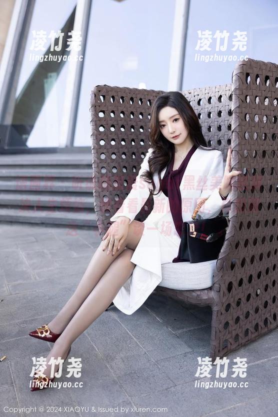 语画界 - 听说杨晨晨sugar黑丝美腿能解决人生烦恼，快看看最新的原图，真想跟这“小腿”谈一场恋爱！