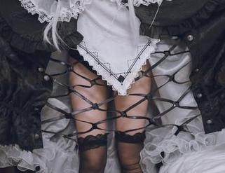“厨娘”里的里见年一，不仅是一碗米饭，更是一幅幅写真图包。