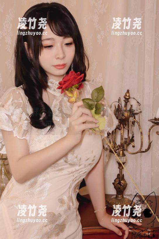 秘书啥样？看陌陌咕咕咕HD写真的话，你可能有不同的答案。