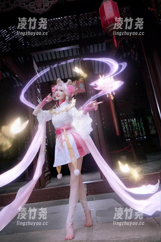露儿大魔王和她的短裙：一组写真让人想问‘你都藏了多少个口袋？！’