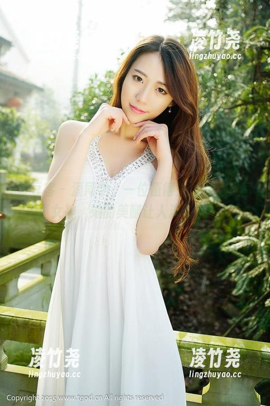 青豆客 - 潇同学，一位值得关注的免费写真女神，她的美腿让人浮想联翩？