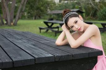 青豆客 – 白裙有魔力！萌宝儿的图片更新，那这次是仙女变身吗？