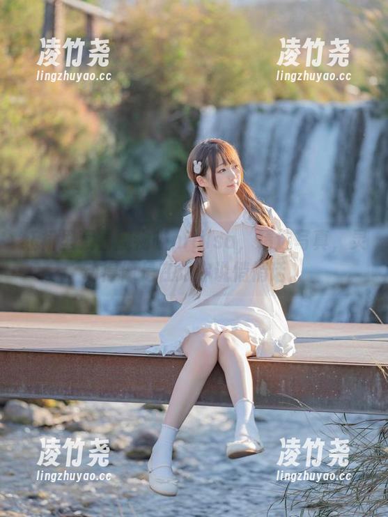 红裙里藏着魔物喵nigisa，精选写真，灵动得像是在跟你说悄悄话。