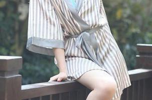 魔镜街拍 – 当OL遇上黑丝：婷婷的日常套图合集，谁说工作不能有乐趣？