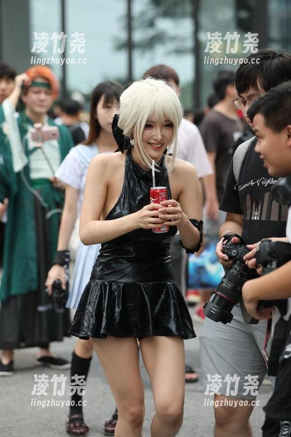 魔镜街拍：运动系甜美女生的魔力，快来见识她们的最新作品集，小心熏倒哦！
