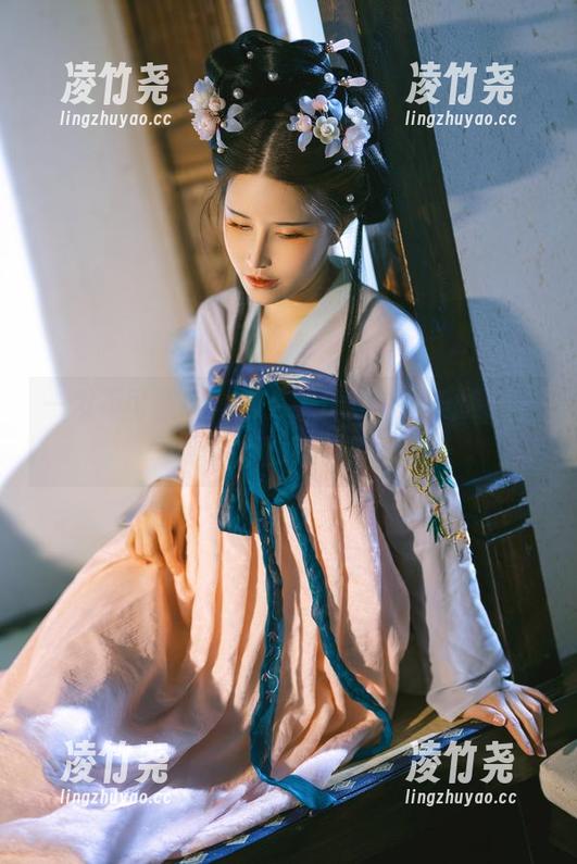 一发不可收拾,鹿八岁baby的长腿,免费拿原图不怕羞。 一发不可收拾,鹿八岁baby的长腿,免费拿原图不怕羞。